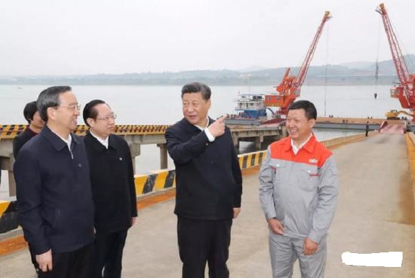 風從虎,雨從龍,大大來了雨迎接!興發牛,大壩壯,主席來了宜昌亮! 風從虎,雨從龍,大大來了雨迎接!興發牛,大壩壯,主席來了宜昌亮!